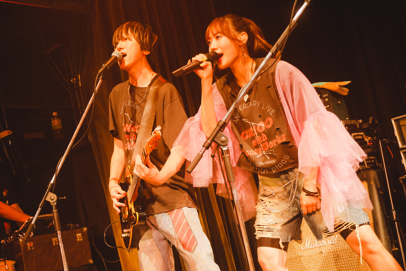 CHiCO with HoneyWorks、初めてワンマンライブを行った大切な場所でファンと共に大切な一夜を祝う！プレミアチケットとなった“LAWSON presents CHiCO with HoneyWorks ANNiVERSARY LiVE 2026 -はじまりの場所で-”の模様をレポート！ - 画像一覧（2/13）