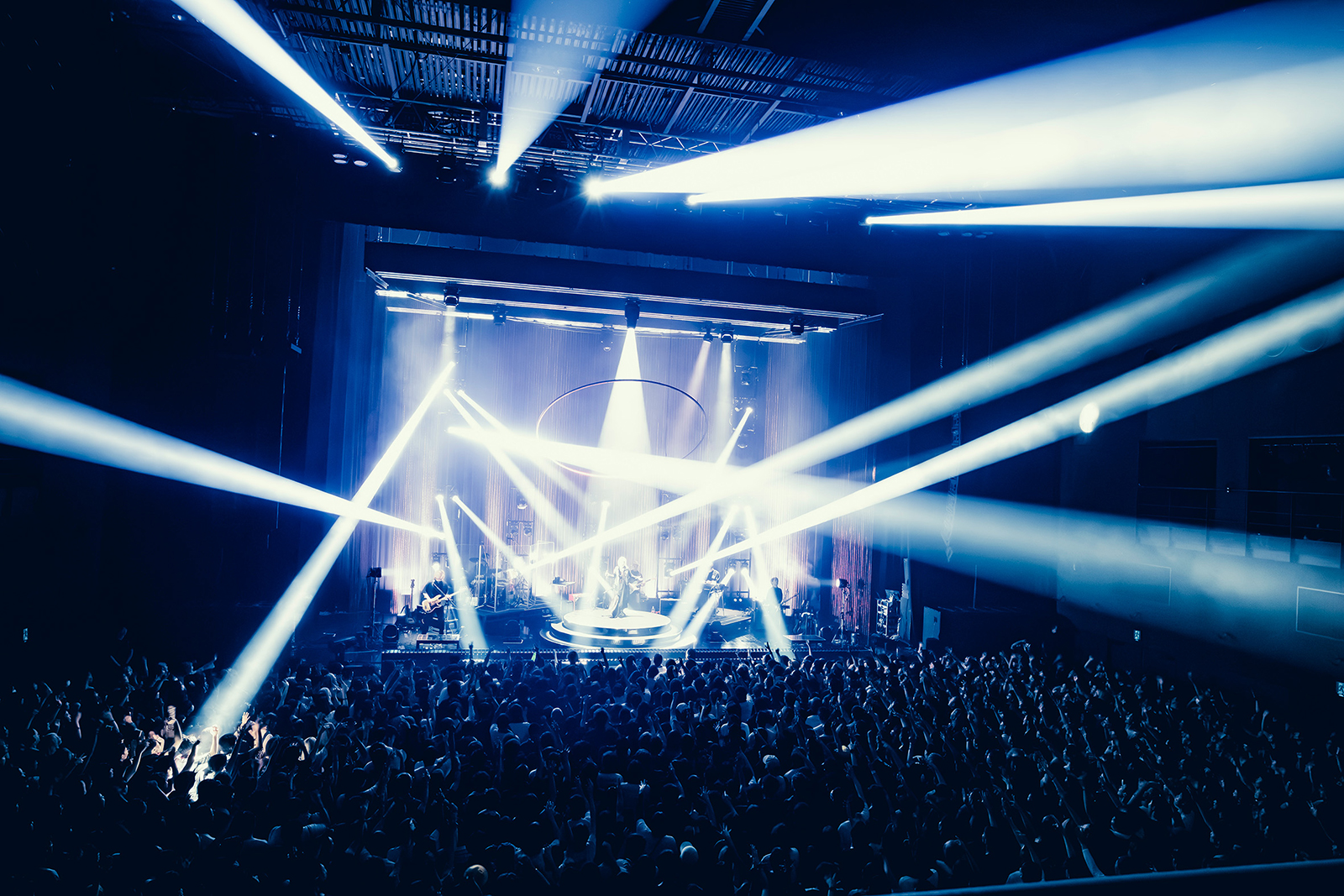 ReoNa、オールスタンディングライブハウスツアー“ReoNa Live Tour 2026 De:TOUR-動脈-”開催！アグレッシブかつドラマチックなステージを見せた東京・Zepp Haneda(TOKYO)公演をレポート！ - 画像一覧（9/11）