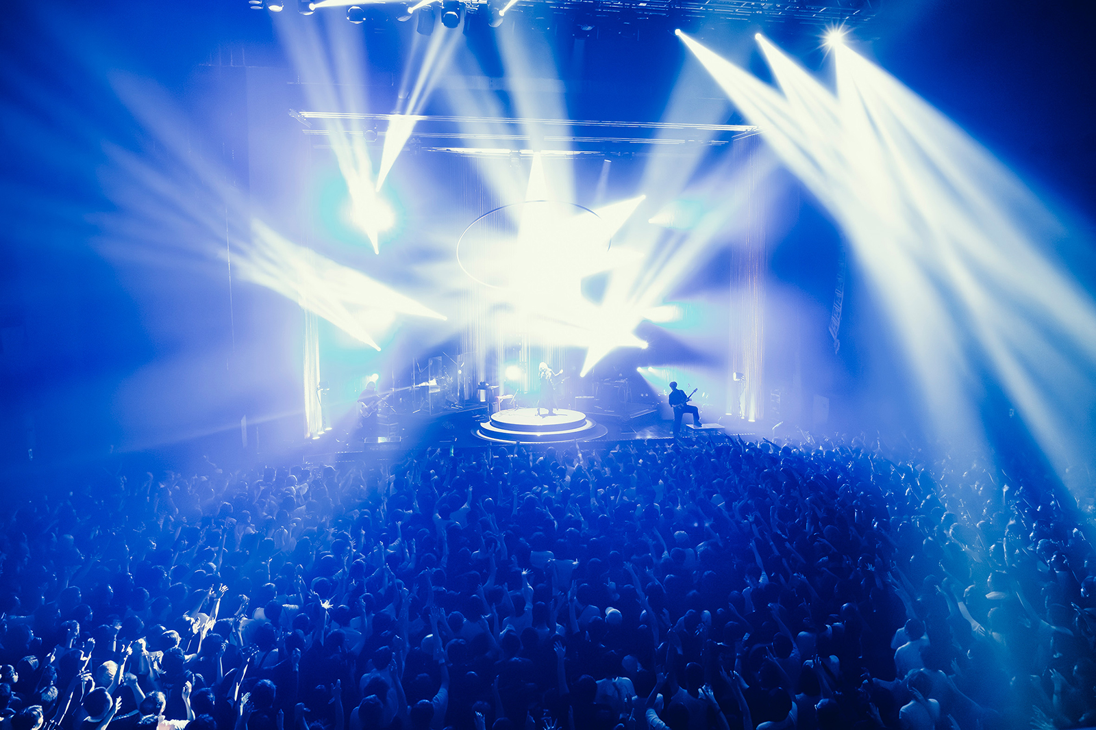 ReoNa、オールスタンディングライブハウスツアー“ReoNa Live Tour 2026 De:TOUR-動脈-”開催！アグレッシブかつドラマチックなステージを見せた東京・Zepp Haneda(TOKYO)公演をレポート！ - 画像一覧（7/11）