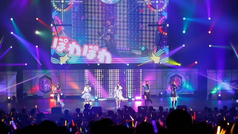 「学園アイドルマスター」の新たなライブツアー“学園アイドルマスター LIVE TOUR -標-”長月あおい、小鹿なお、飯田ヒカル、川村玲奈、天音ゆかりが出演した福岡公演の模様をレポート！