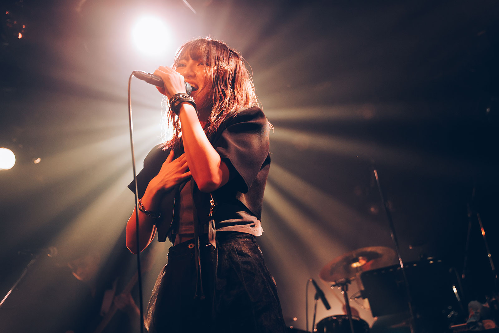 会場いっぱいの「1人1人の大切な“あなた”」へ、歌を通じて想い届けた一夜――“Junna Rock You Tour 2026 ～ハローグッバイ～”東京公演レポート