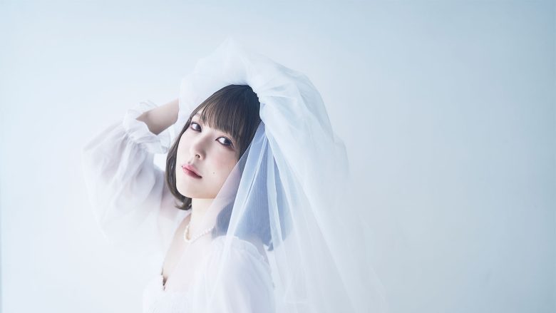 アーティスト・黒崎真音が歩んだ軌跡が今、蘇る――。メモリアルアルバム『MEMORIES LAST』レビュー