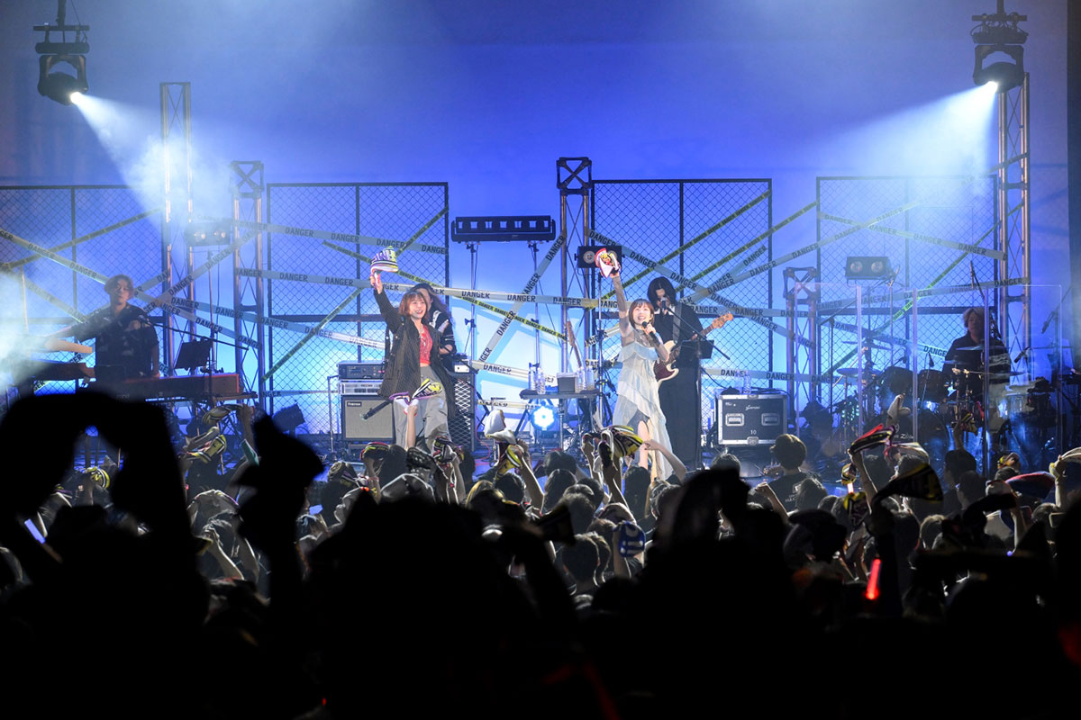 田所あずさとコラボ楽曲も披露！愛美初の企画ライブ「AIMI Presents 2MAN LIVE SHOW『A-GAME』」DAY1レポート！ - 画像一覧（5/7）