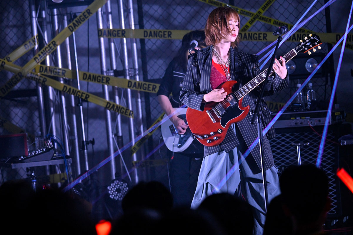 田所あずさとコラボ楽曲も披露！愛美初の企画ライブ「AIMI Presents 2MAN LIVE SHOW『A-GAME』」DAY1レポート！ - 画像一覧（3/7）