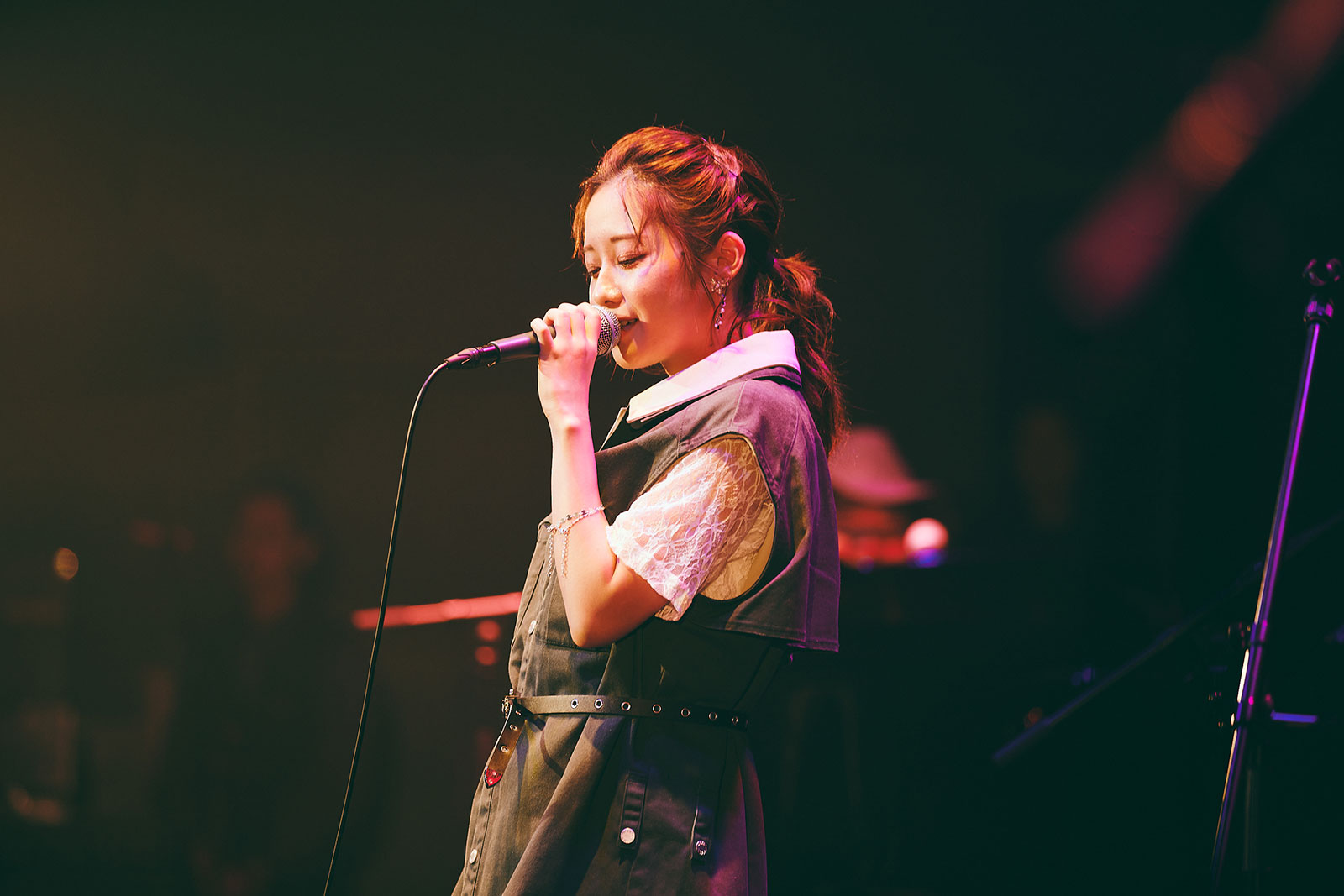 楠木ともりと過ごす濃密で贅沢なひと時――自身初のビルボードライブ公演「Tomori Kusunoki Billboard Live“LESS is MORE”」を振り返る - 画像一覧（9/11）