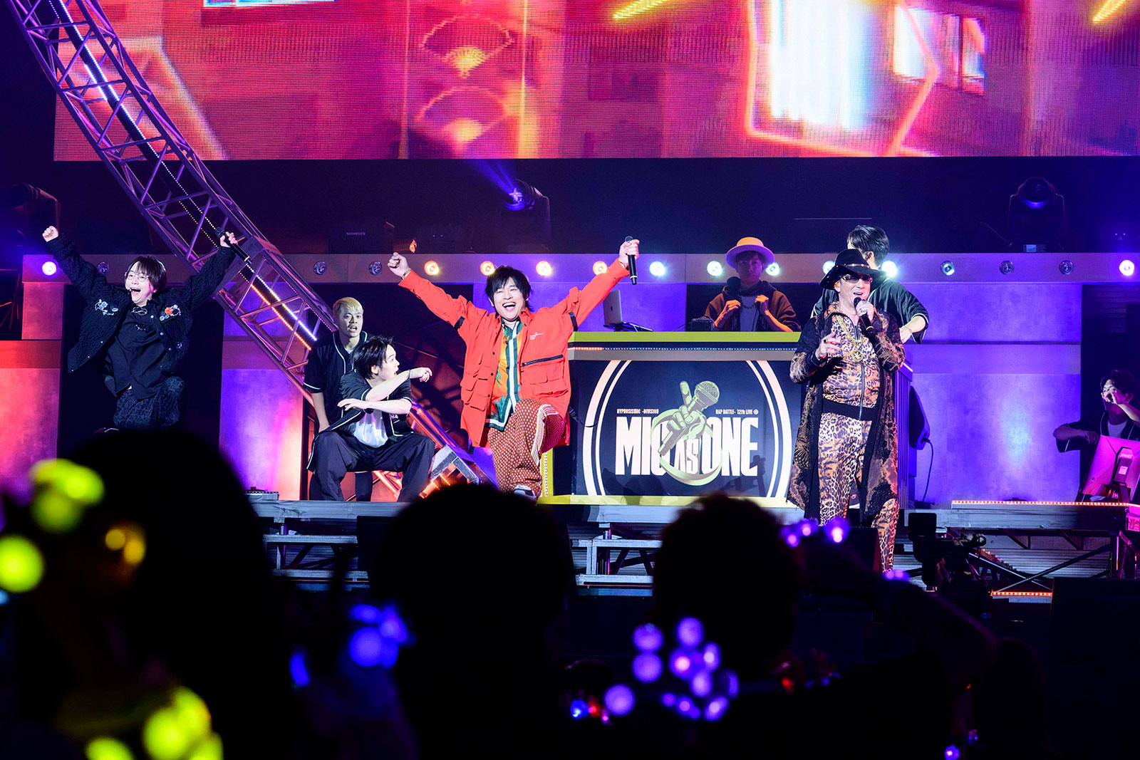 21人のMCが繋いだ魂の叫び！“ヒプノシスマイク -Division Rap Battle- 12th LIVE ≪MIC AS ONE≫”ぴあアリーナMM公演DAY2をレポート！ - 画像一覧（31/32）