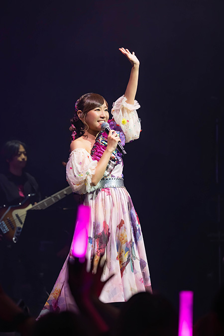 オールスタンディングのフロアに溢れる熱い2人の、そして2人とファンの培った「15年」の絆！「LAWSON presents 寿美菜子×高垣彩陽 15th Anniversary Live 2025 “With”」 - 画像一覧（7/9）