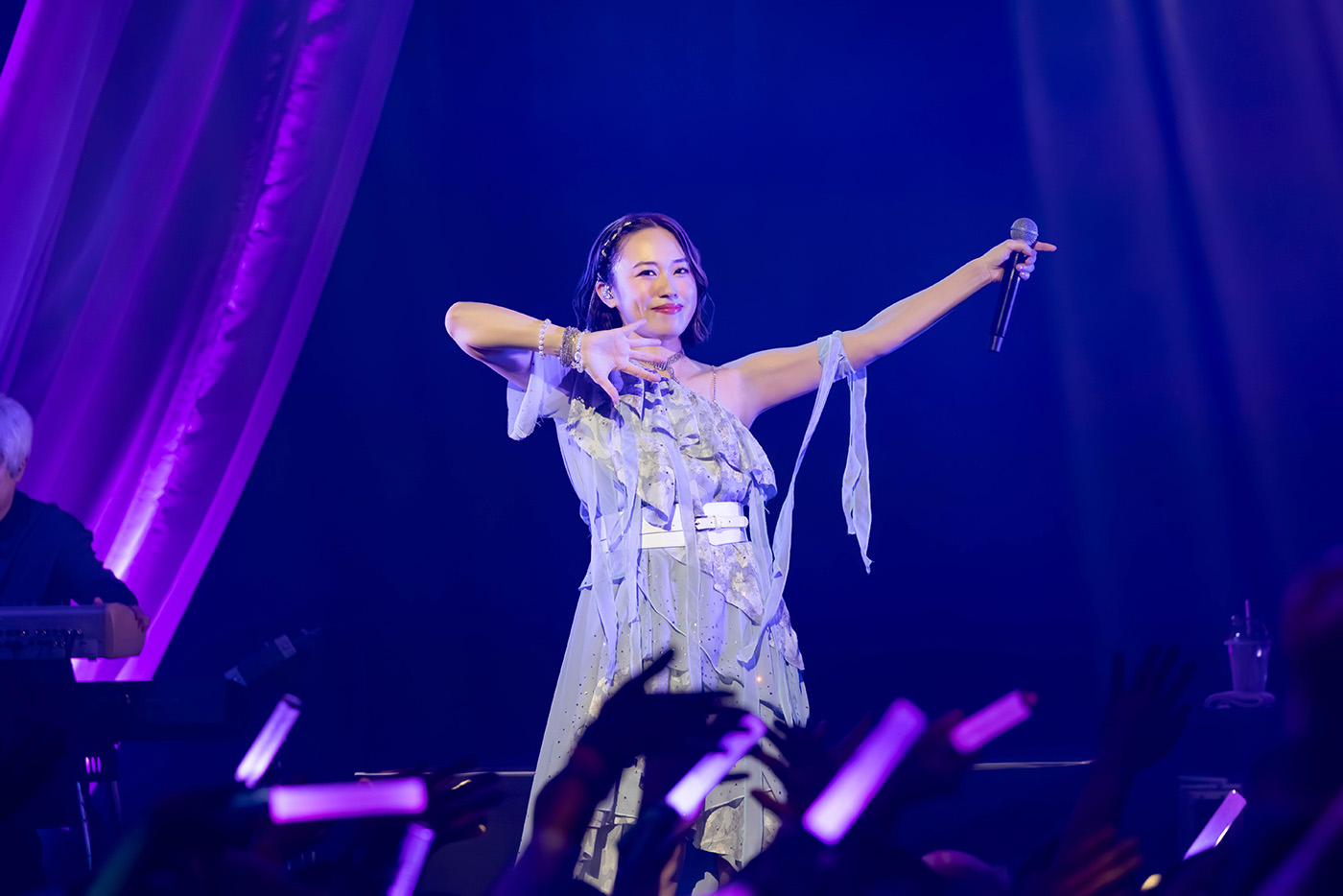 オールスタンディングのフロアに溢れる熱い2人の、そして2人とファンの培った「15年」の絆！「LAWSON presents 寿美菜子×高垣彩陽 15th Anniversary Live 2025 “With”」 - 画像一覧（3/9）