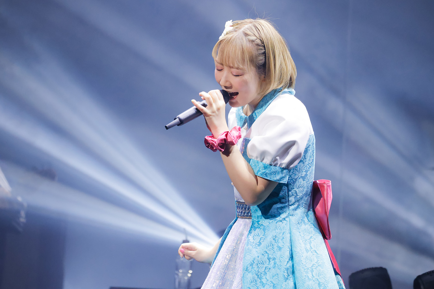 アイドルmonaが会場を大きなハッピーに！『LAWSON presents 夏川椎菜 as mona 2ndワンマンライブ 君を幸せにするのはわたし♡』ライブレポート - 画像一覧（6/7）