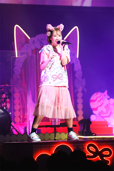 アイドルmonaが会場を大きなハッピーに！『LAWSON presents 夏川椎菜