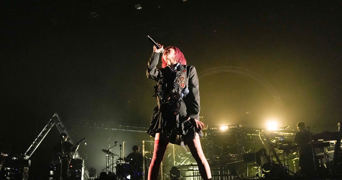 LiSA、全国ホールツアー全18公演を完走し東京公演のライブ写真が初解禁