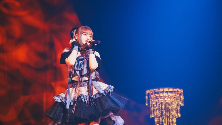 立花日菜が初ワンマンでみせた、病みつきになるほどの愛らしさ――“Tachibana Hina 1st concert 「LIVE IN HOLIC」”レポート