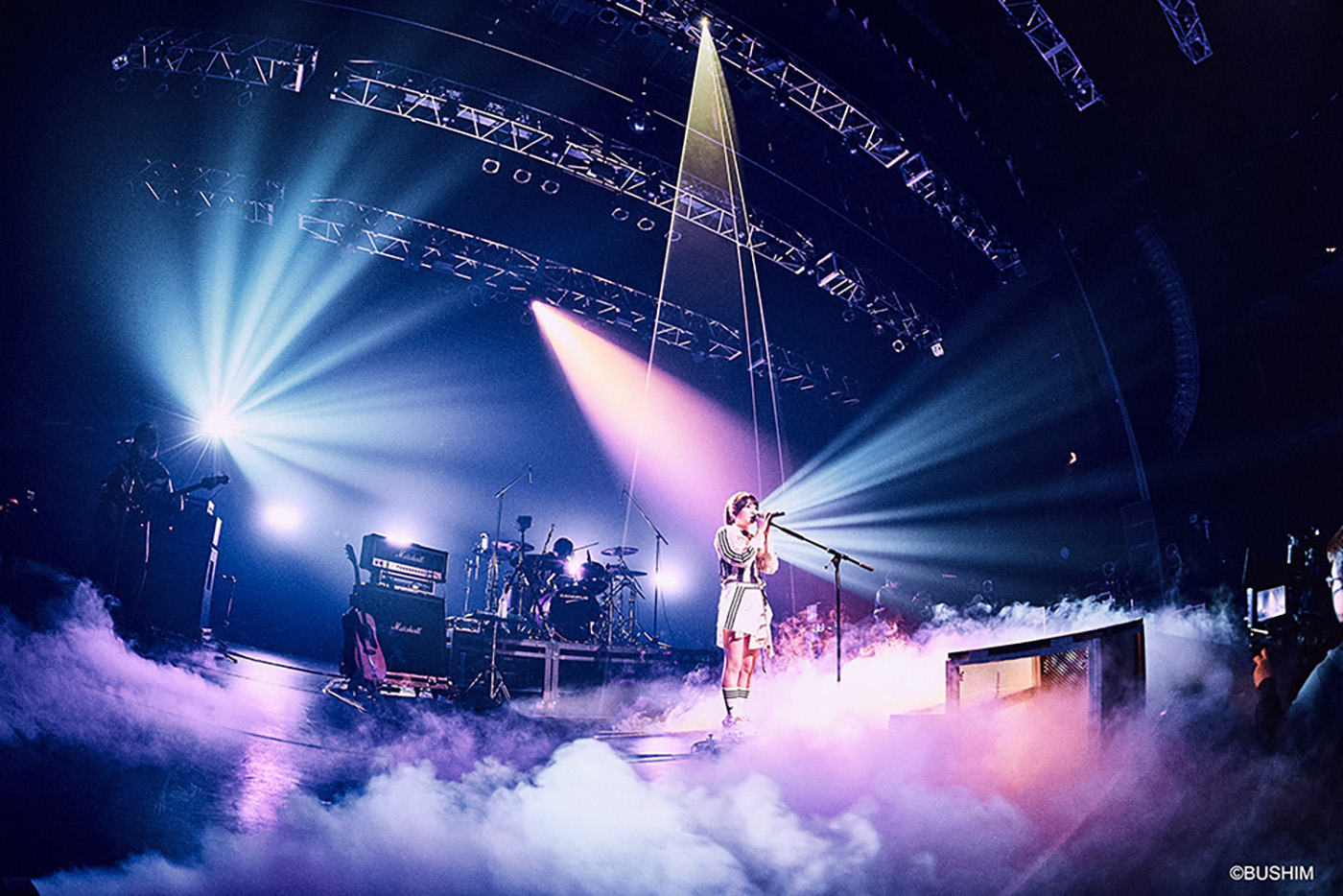 次々に観客を沸かせた、“青木陽菜の音楽”での真っ向勝負！『青木陽菜 1stLIVE「BLUE TRIP」』レポート