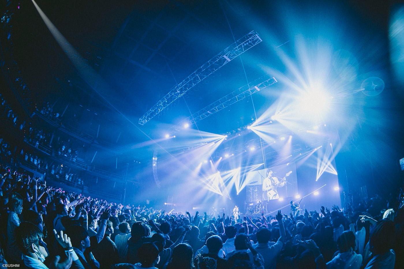 次々に観客を沸かせた、“青木陽菜の音楽”での真っ向勝負！『青木陽菜 1stLIVE「BLUE TRIP」』レポート - 画像一覧（6/11）