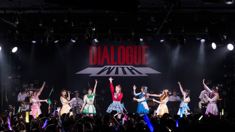 どちらのファンかなんて、両者のパフォーマンスの前には無関係！多彩な魅力が次々に熱狂を巻き起こした“DIALOGUE＋WITH vol.7 －岡咲美保－”レポート