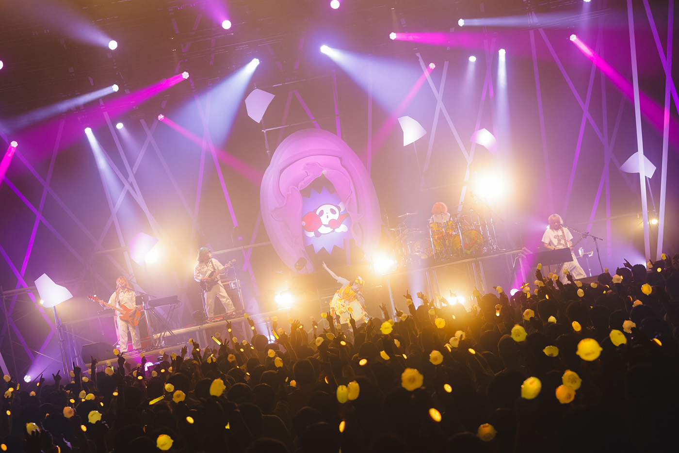 デビュー9周年を迎える夏川椎菜の現在地――4th Live Tour 2025-2026“CRACK and FLAP”ファイナル公演レポート